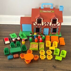 Vintage 1986 Fisher Price Little People Play Family Tudor House +40 Accessories